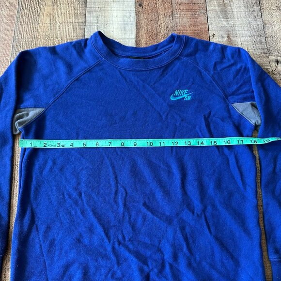 Vintage Nike SB Boys Size Large Blue Crewneck Pullover Sweatshirt Sleeve Logo - Picture 2 of 7